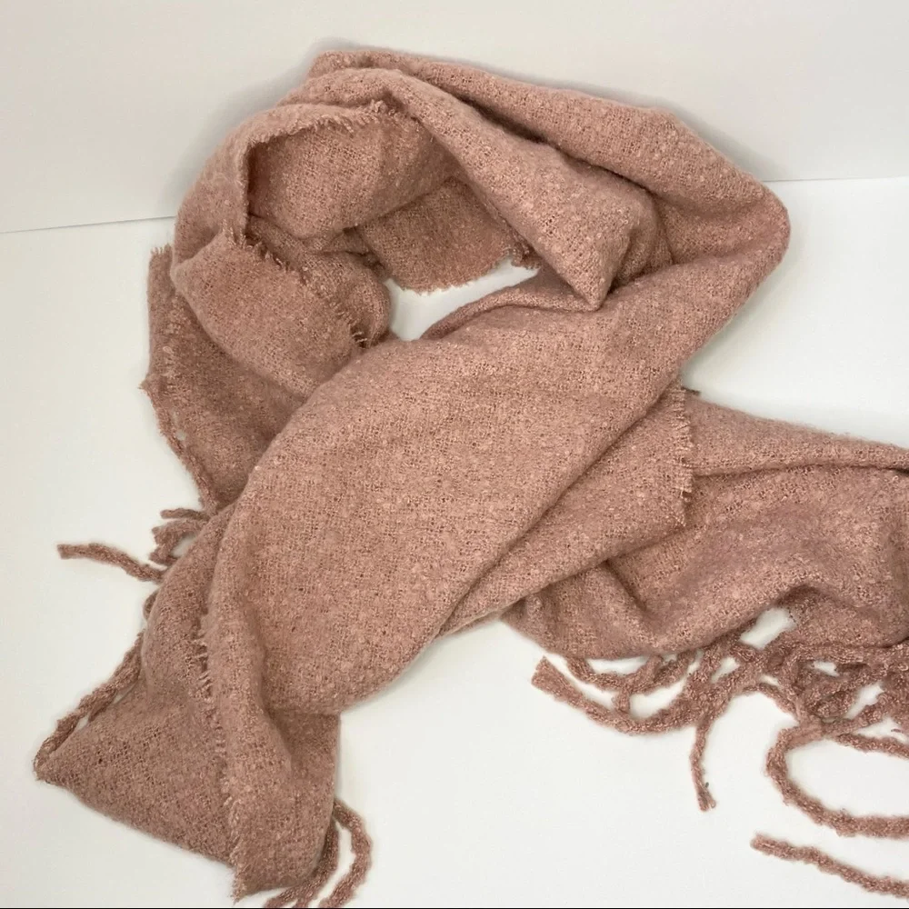 Nordstrom Natasha Tasha blush pink soft open weave fringe winter scarf NWOT